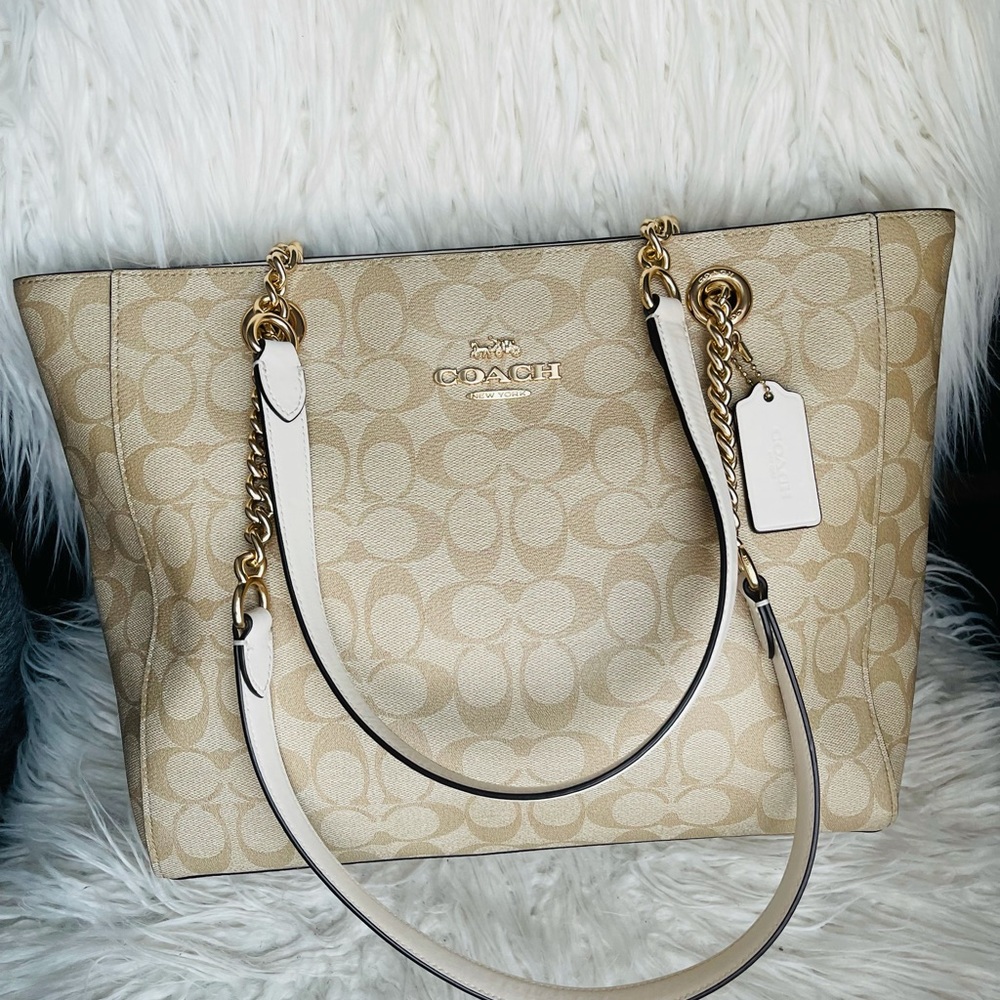 Coach Tote in Signature Canvas